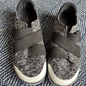 Keen Elsa III Sneakers size 7